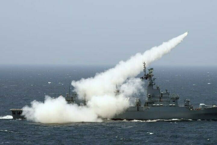 پاکستان نیوی کا اینٹی شپ بیلسٹک میزائل کا کامیاب تجربہ، صدر، وزیراعظم کی مبارکباد