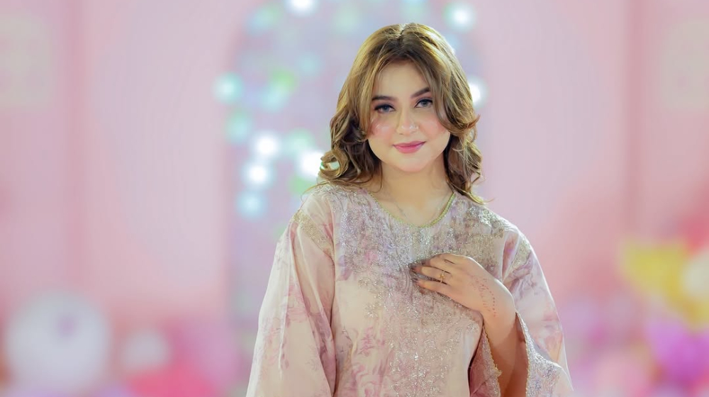 سامعہ حجاب کو امیر بوائے فرینڈ کی تلاش، صارفین کی شدید تنقید