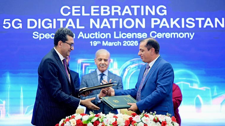 پاکستان 5 جی کے دور میں داخل، 3 بڑی کمپنیوں کو لائسنس جاری، سروسز کا مرحلہ وار آغاز